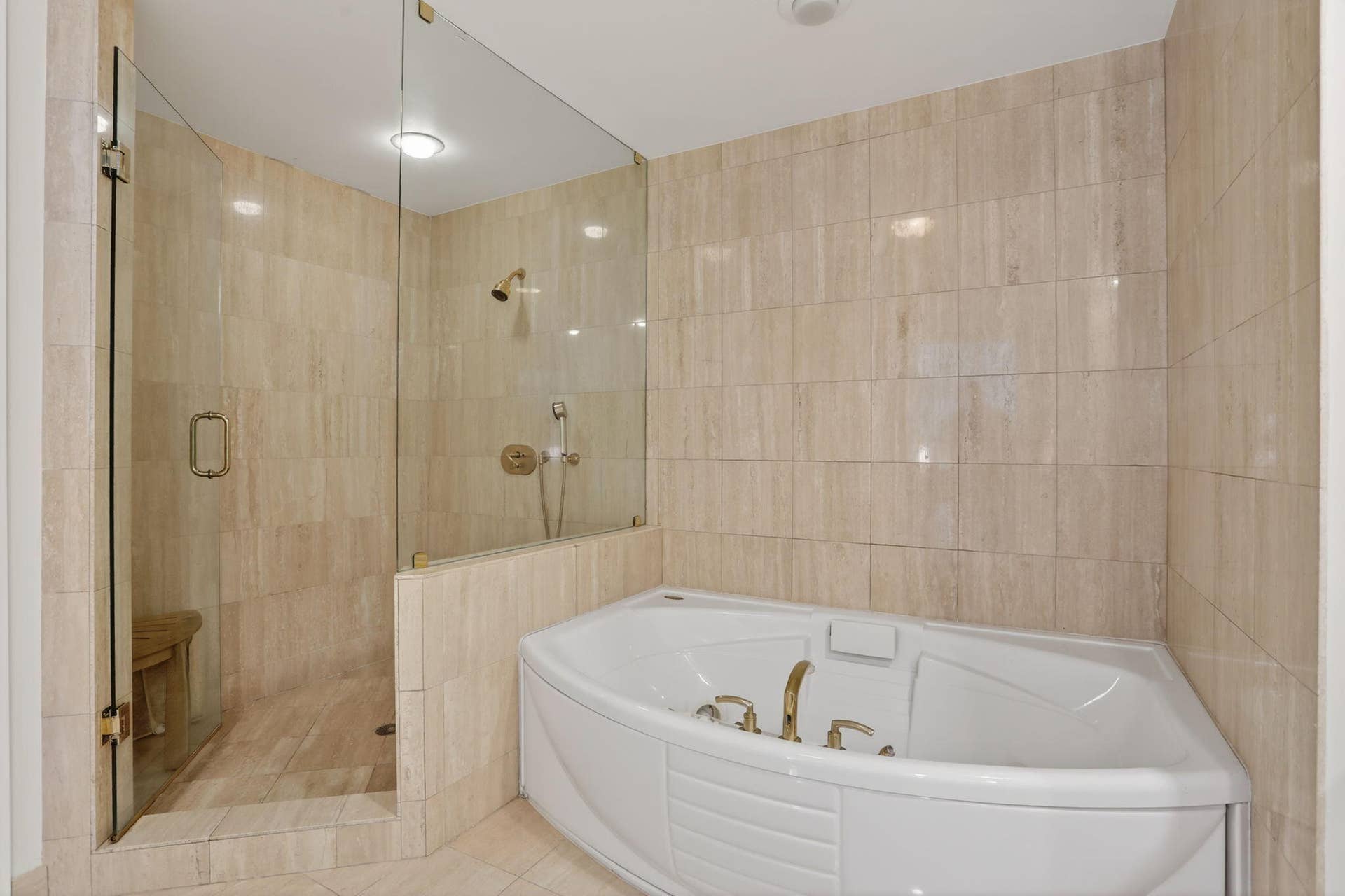 1430 S OCEAN Boulevard, #10-A, Lauderdale By The Sea, FL 33062 Primary Shower & Jacuzzi Tub
