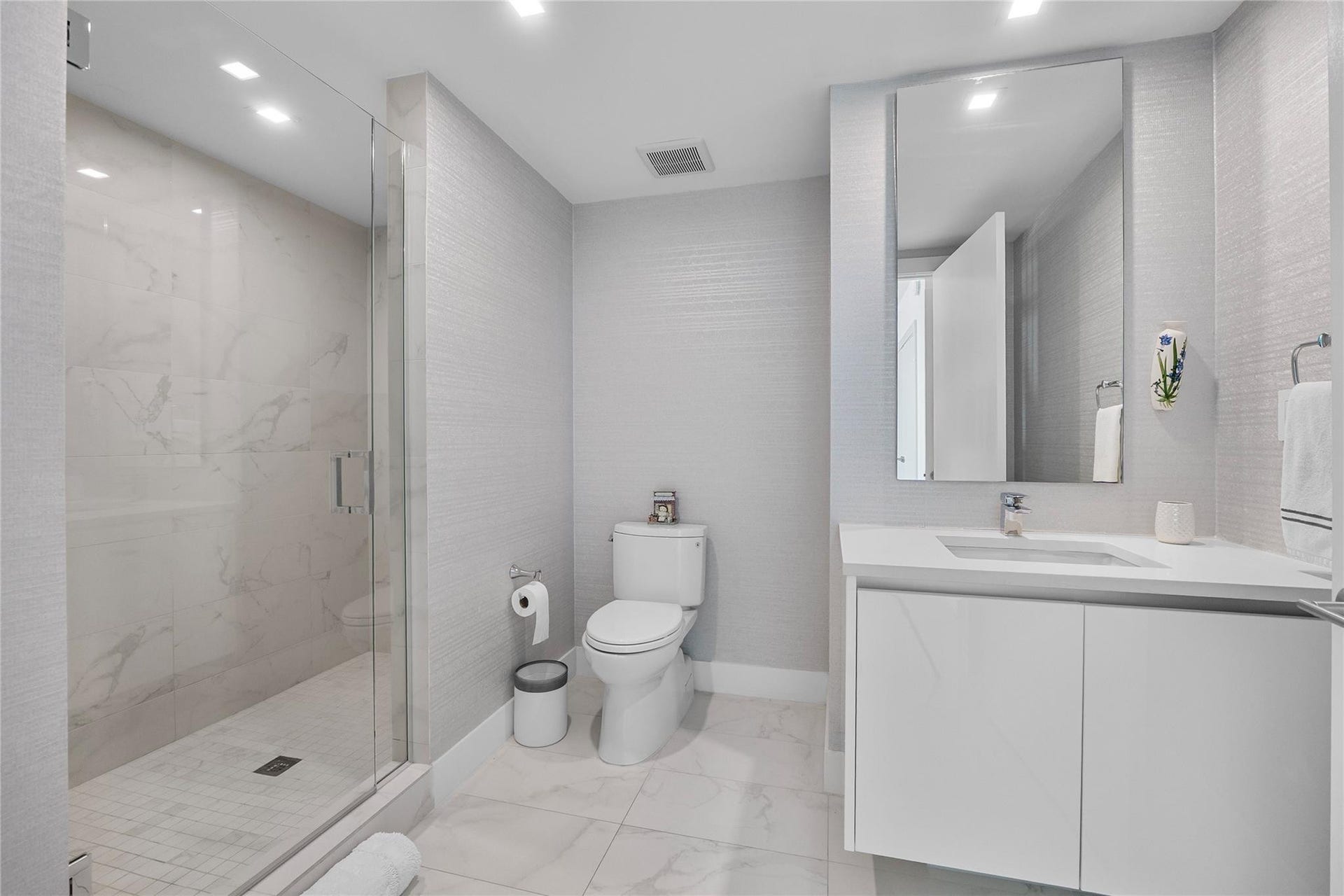 730 N OCEAN Boulevard, #1501, Pompano Beach, FL 33062 Ensuite Bath #2