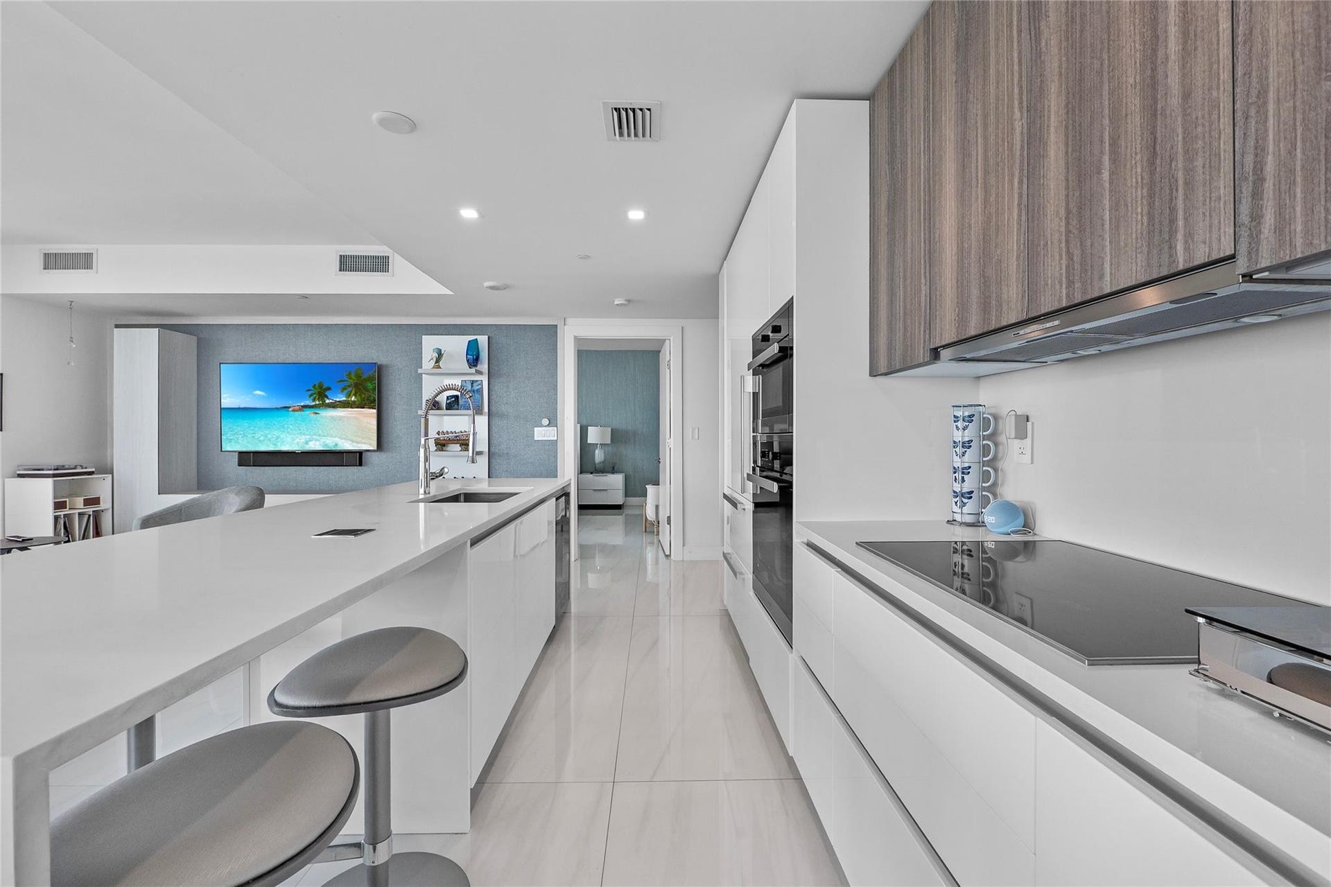 730 N OCEAN Boulevard, #1501, Pompano Beach, FL 33062 Gourmet Chef kitchen