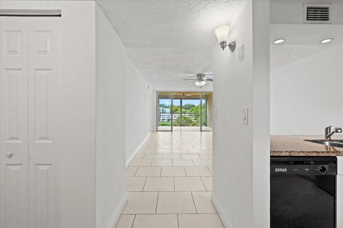 1831 Sabal Palm Drive, #403, Davie, FL 33324 04-424A5319