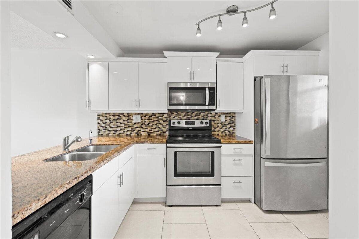 1831 Sabal Palm Drive, #403, Davie, FL 33324 06-424A5384