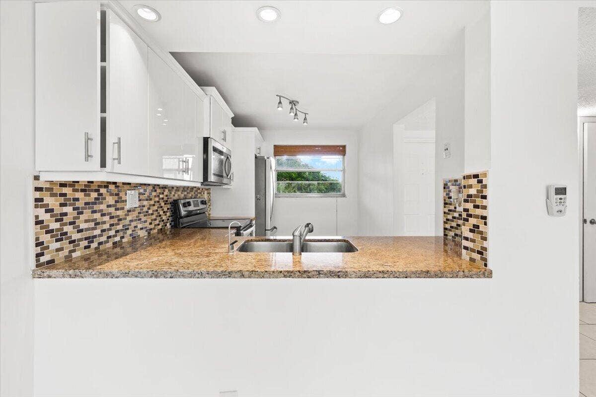 1831 Sabal Palm Drive, #403, Davie, FL 33324 08-424A5379