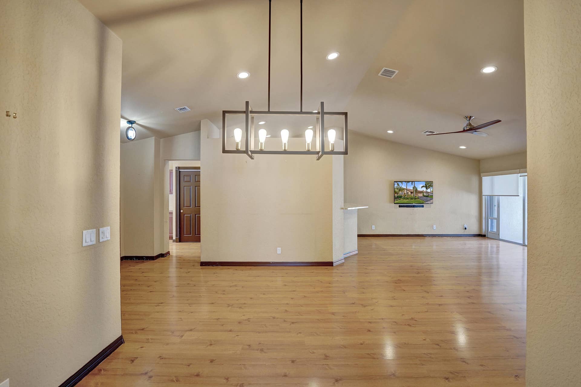 Dining room/Living room