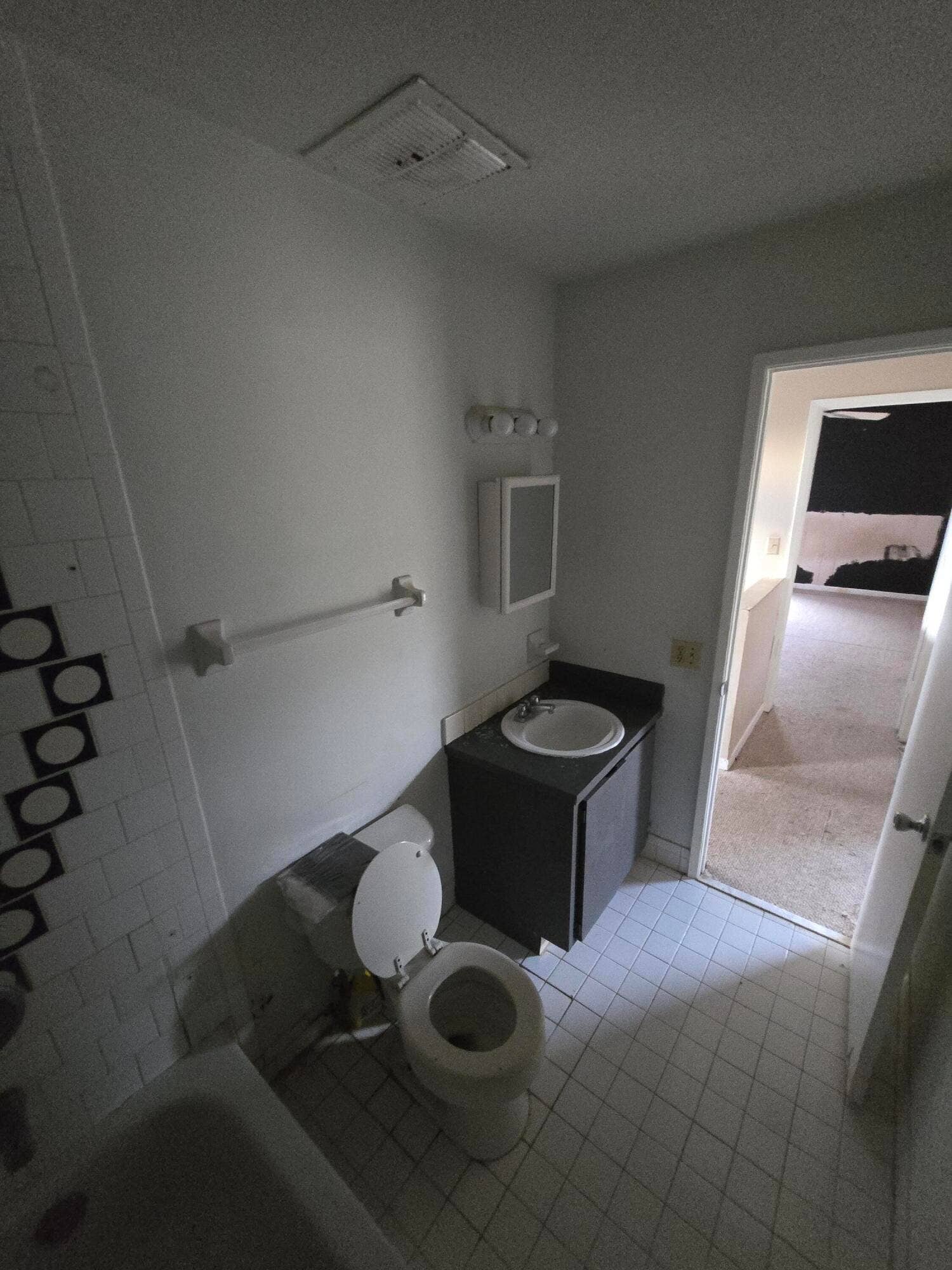 11101 Royal Palm Boulevard, #213, Coral Springs, FL 33065 main bathroom interior view