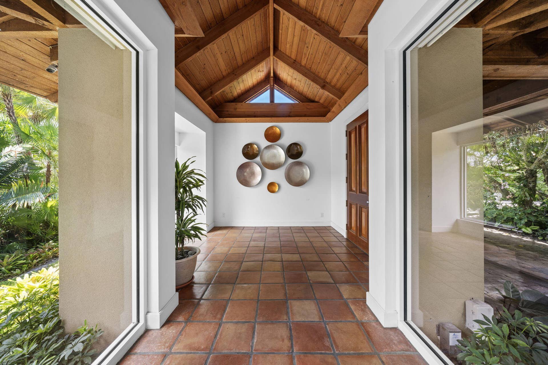 6 La Costa Way, Palm Beach, FL 33480 Entry