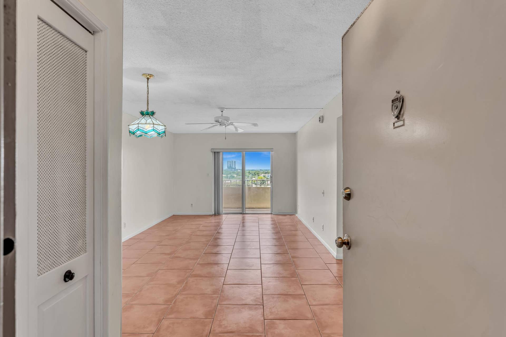 900 NE 18th Avenue, #803, Fort Lauderdale, FL 33304 Living Room