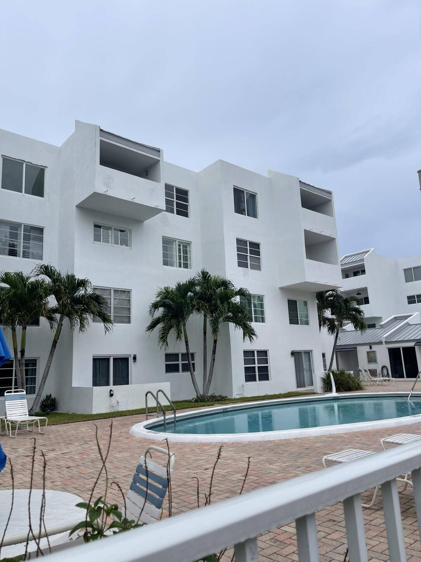 2840 NE 14TH ST Causeway, #203A, Pompano Beach, FL 33062 Pool, building