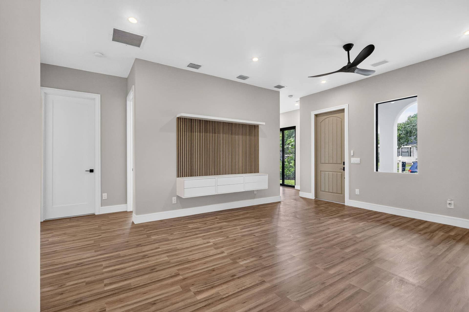 810 34th Street, West Palm Beach, FL 33407 5-web-or-mls-005__14A4544