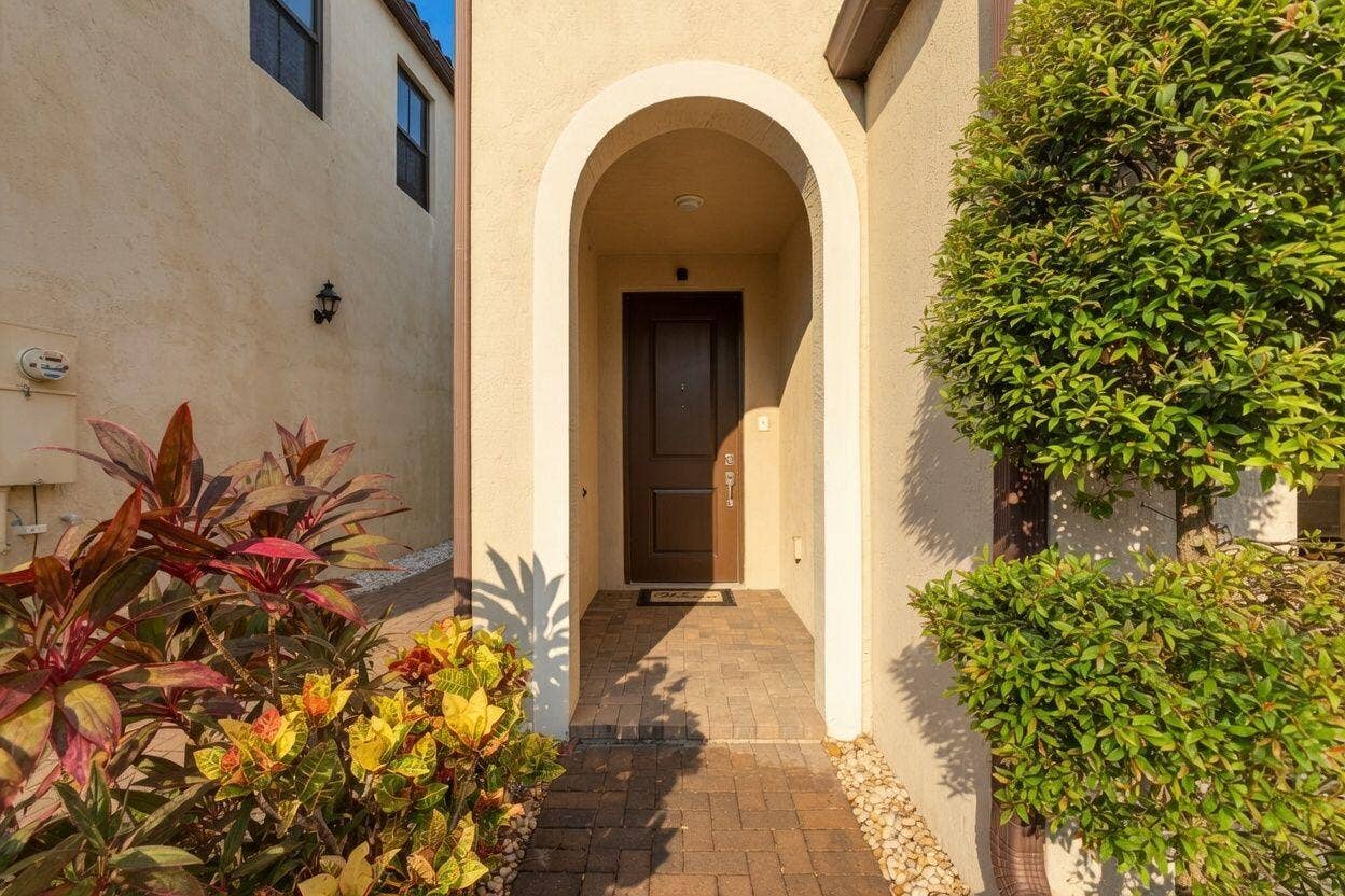3002 Butternut Lane, Riviera Beach, FL 33410 4-web-or-mls-4Xoeh