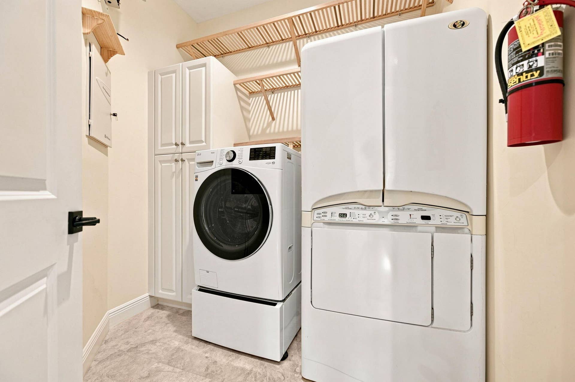 27-web-or-mls-7634-old-thyme-ct