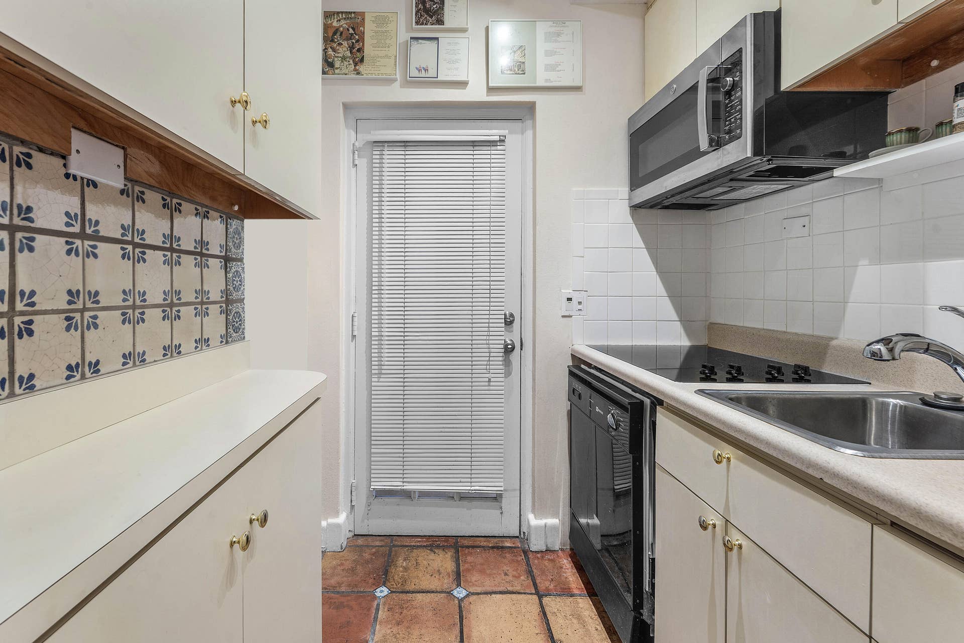 215 PHIPPS Plaza, #2, Palm Beach, FL 33480 018 Kitchen