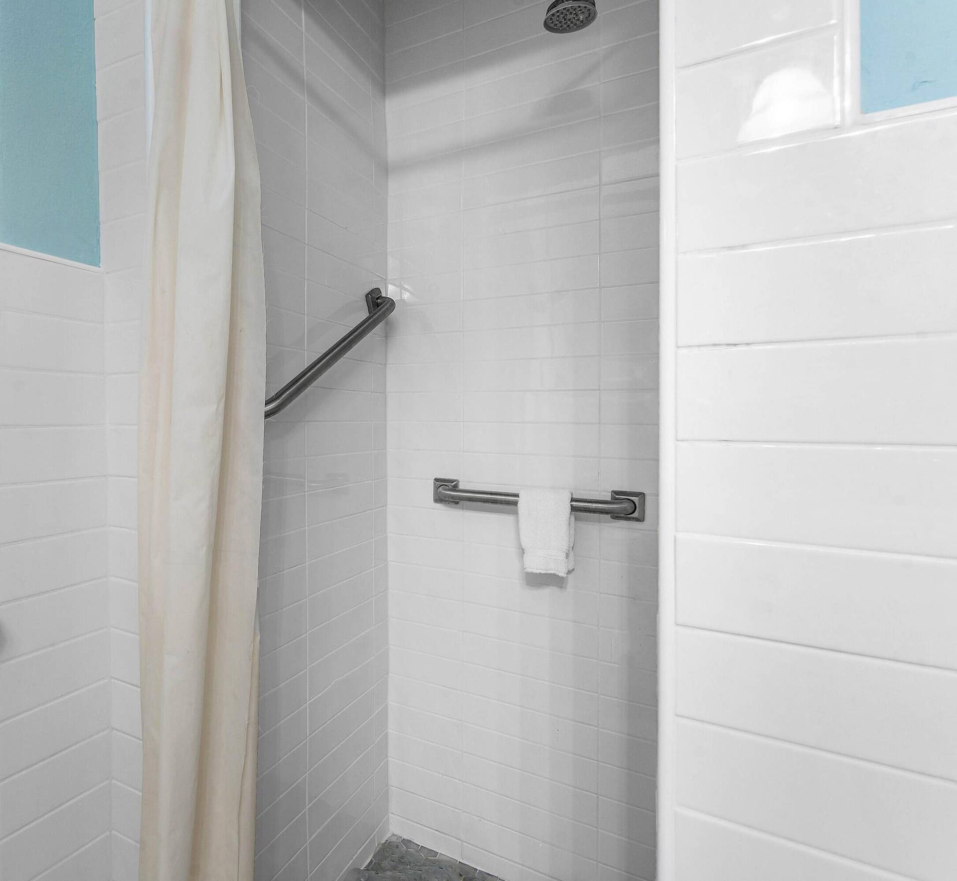 215 PHIPPS Plaza, #2, Palm Beach, FL 33480 024 Primary bathroom