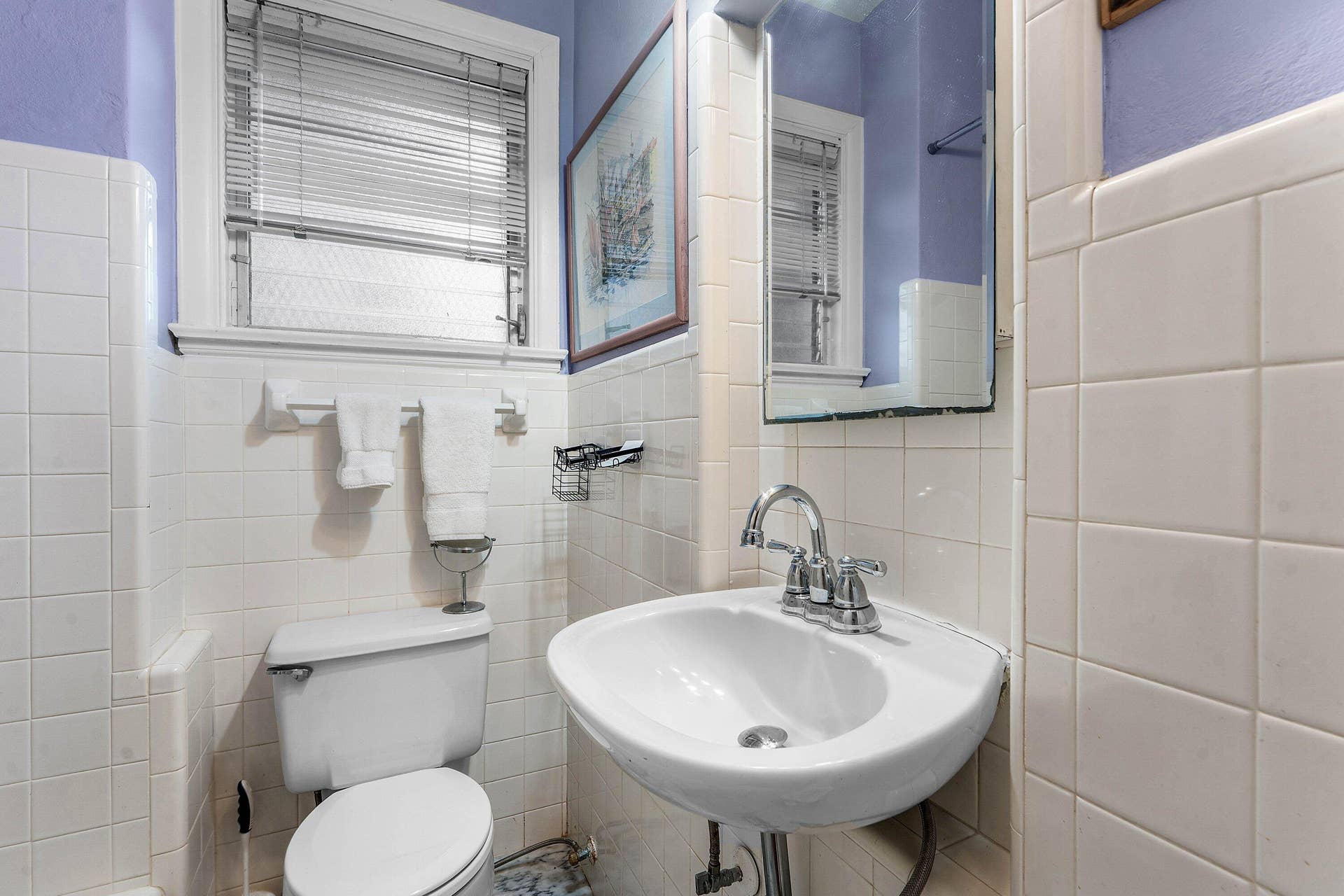 215 PHIPPS Plaza, #2, Palm Beach, FL 33480 025 Guest bathroom