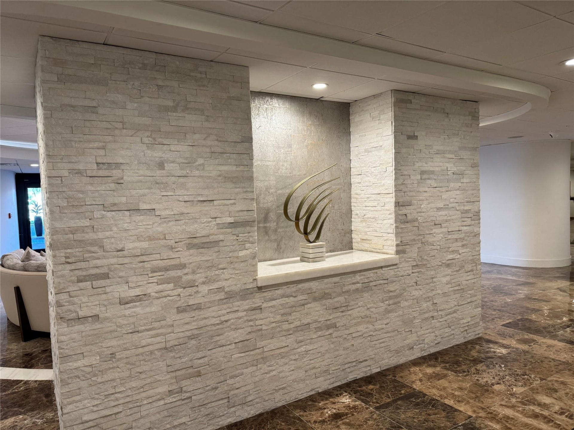 3800 GALT OCEAN Drive, #1508, Fort Lauderdale, Fort Lauderdale, FL 33308 Stone veneer wall with an integrated display niche, recessed lighting, and a polished stone sill, complemented by a polished stone flooring