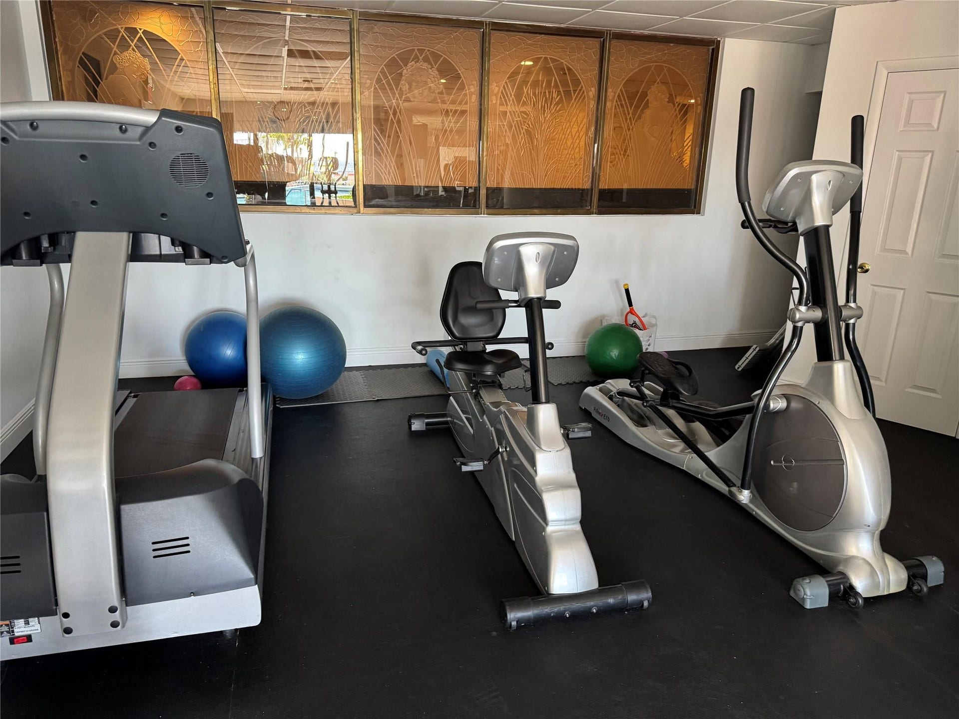 3800 GALT OCEAN Drive, #1508, Fort Lauderdale, Fort Lauderdale, FL 33308 Dedicated fitness space featuring a treadmill, recumbent bike, and elliptical machine