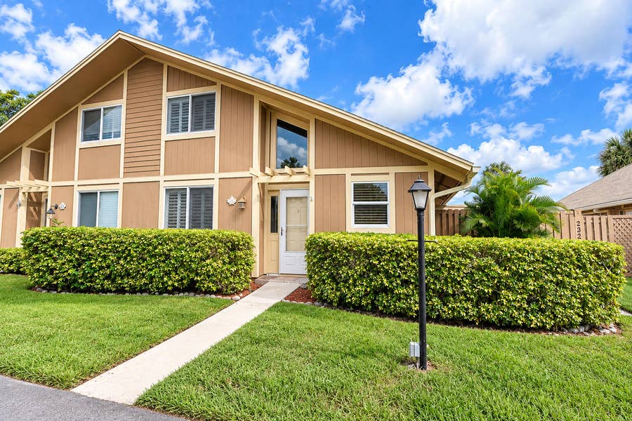 Property photo for 232 Maplecrest Circle, Jupiter, FL