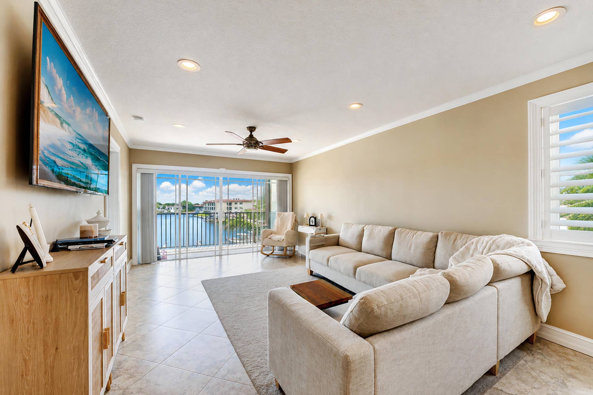 326 Northlake Drive, #201, North Palm Beach, FL 33408 DSC06906