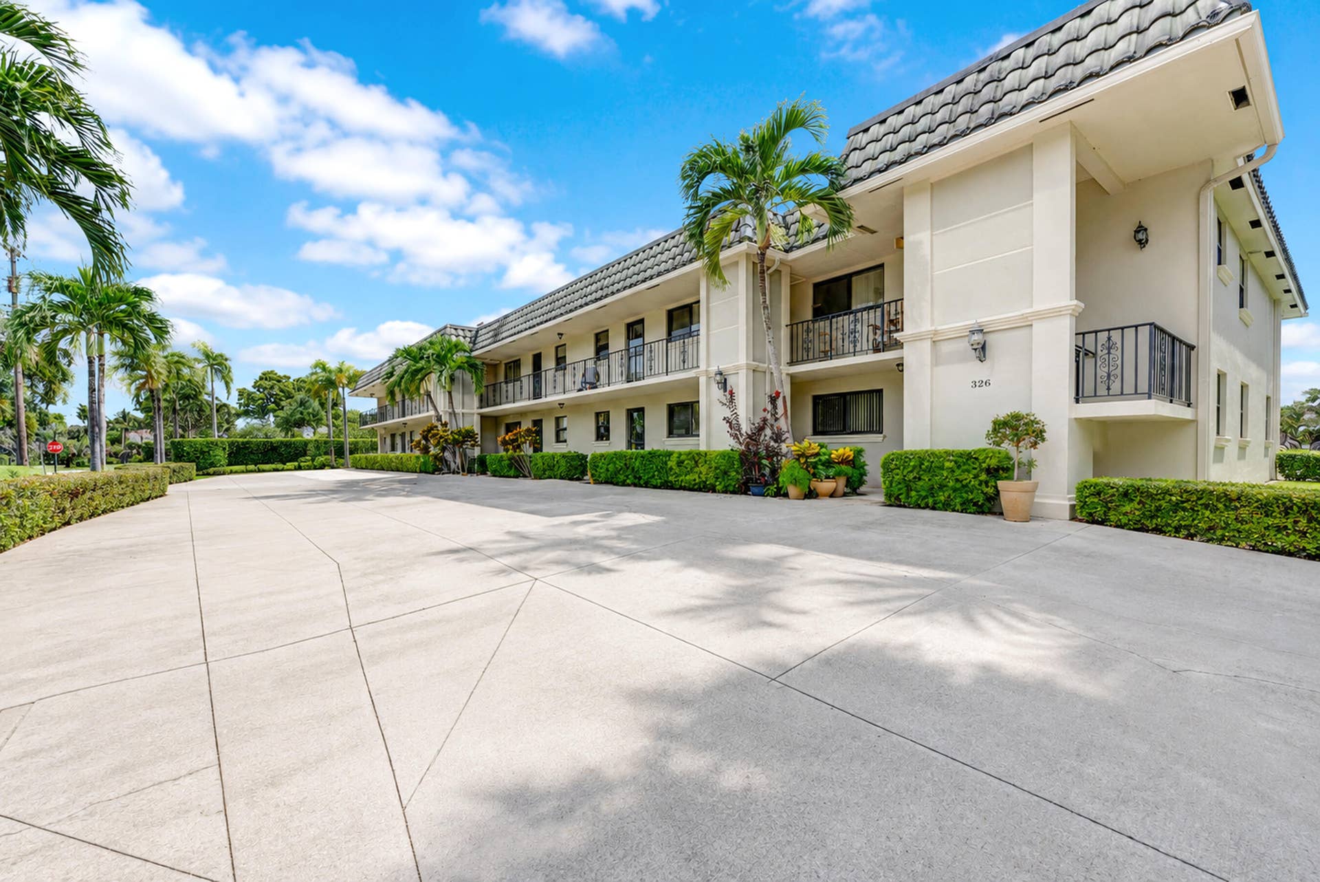 326 Northlake Drive, #201, North Palm Beach, FL 33408 DSC06941