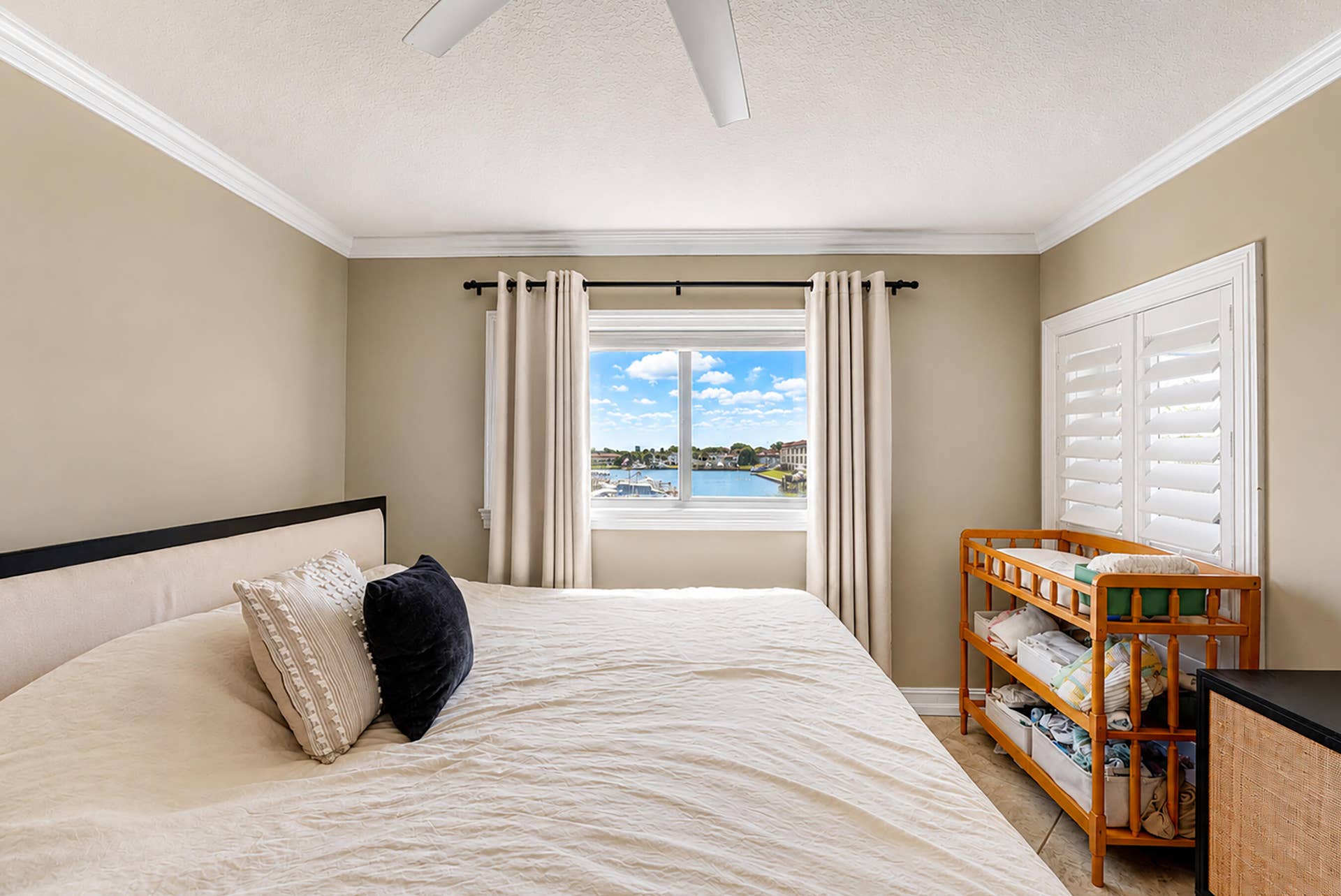 326 Northlake Drive, #201, North Palm Beach, FL 33408 DSC06821