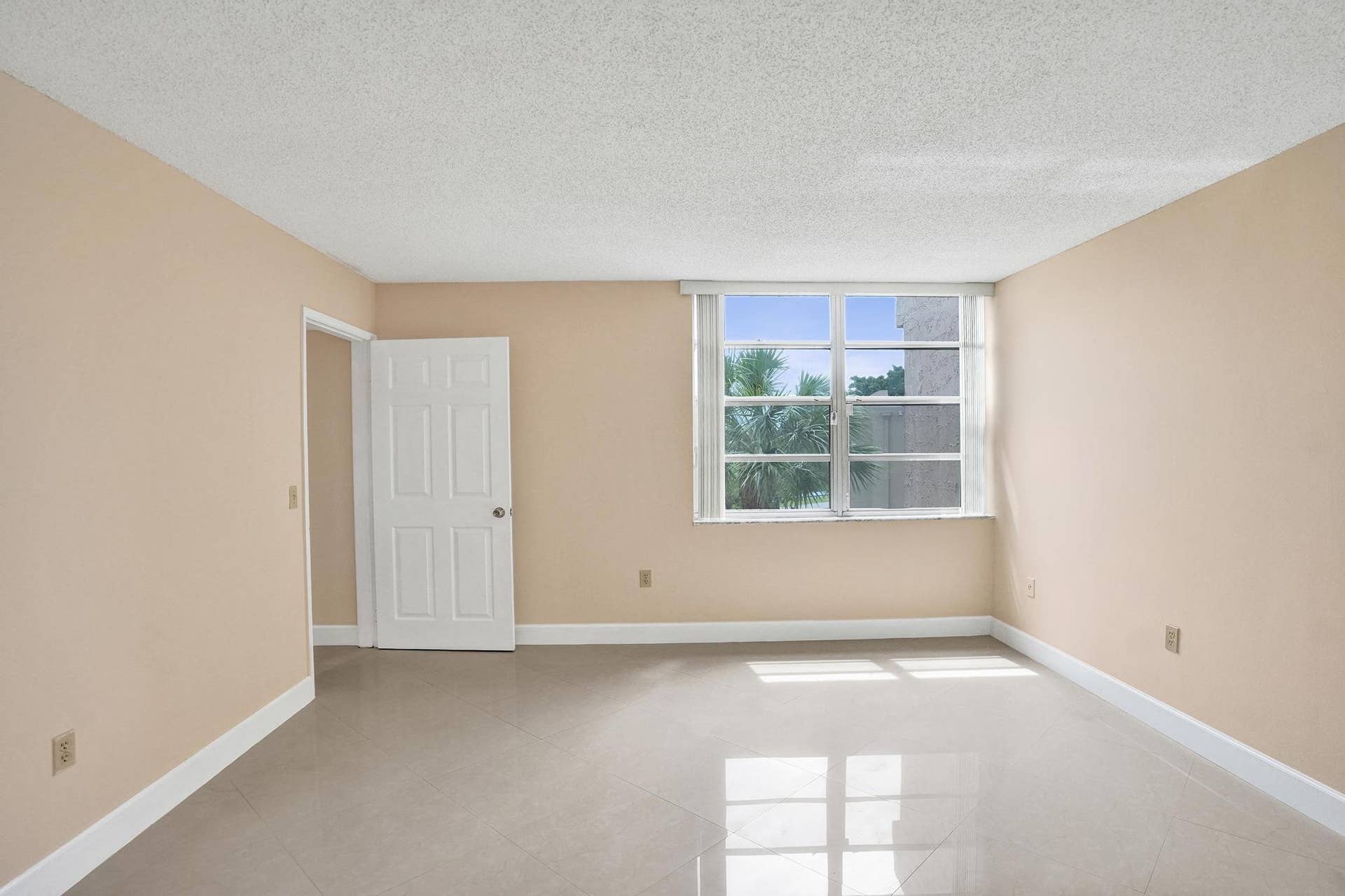 9480 Tangerine Place, #402, Davie, FL 33324 MASTER BEDROOM