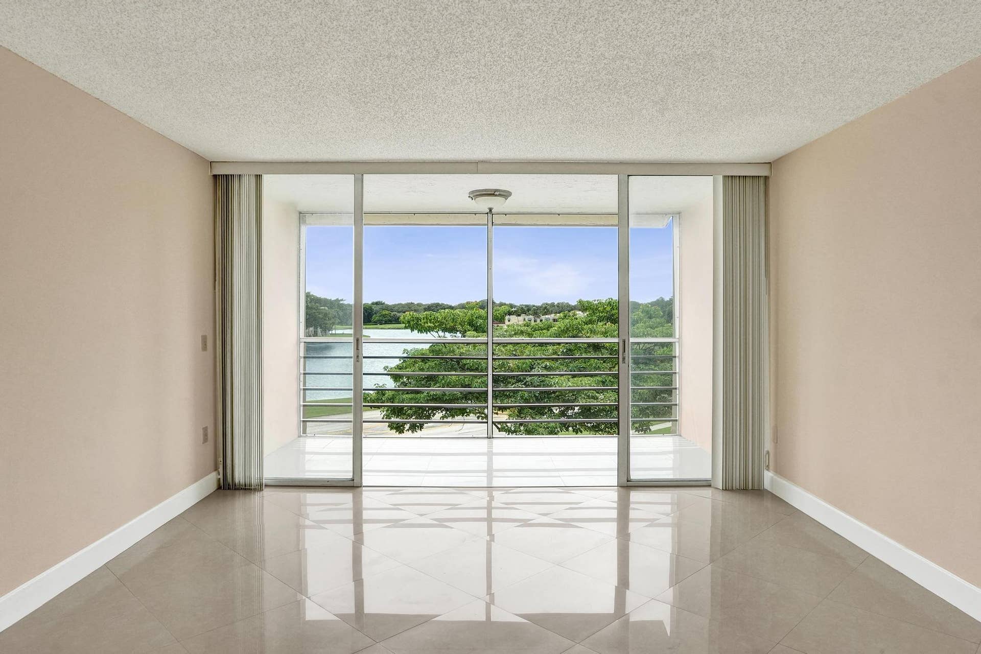 9480 Tangerine Place, #402, Davie, FL 33324 DSC01633
