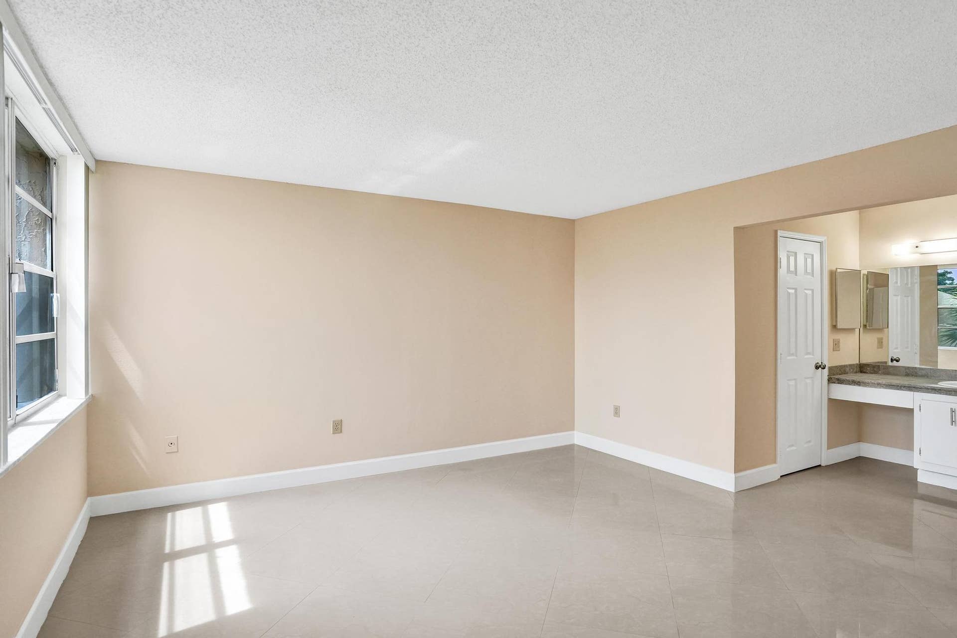 9480 Tangerine Place, #402, Davie, FL 33324 MASTER BEDROOM