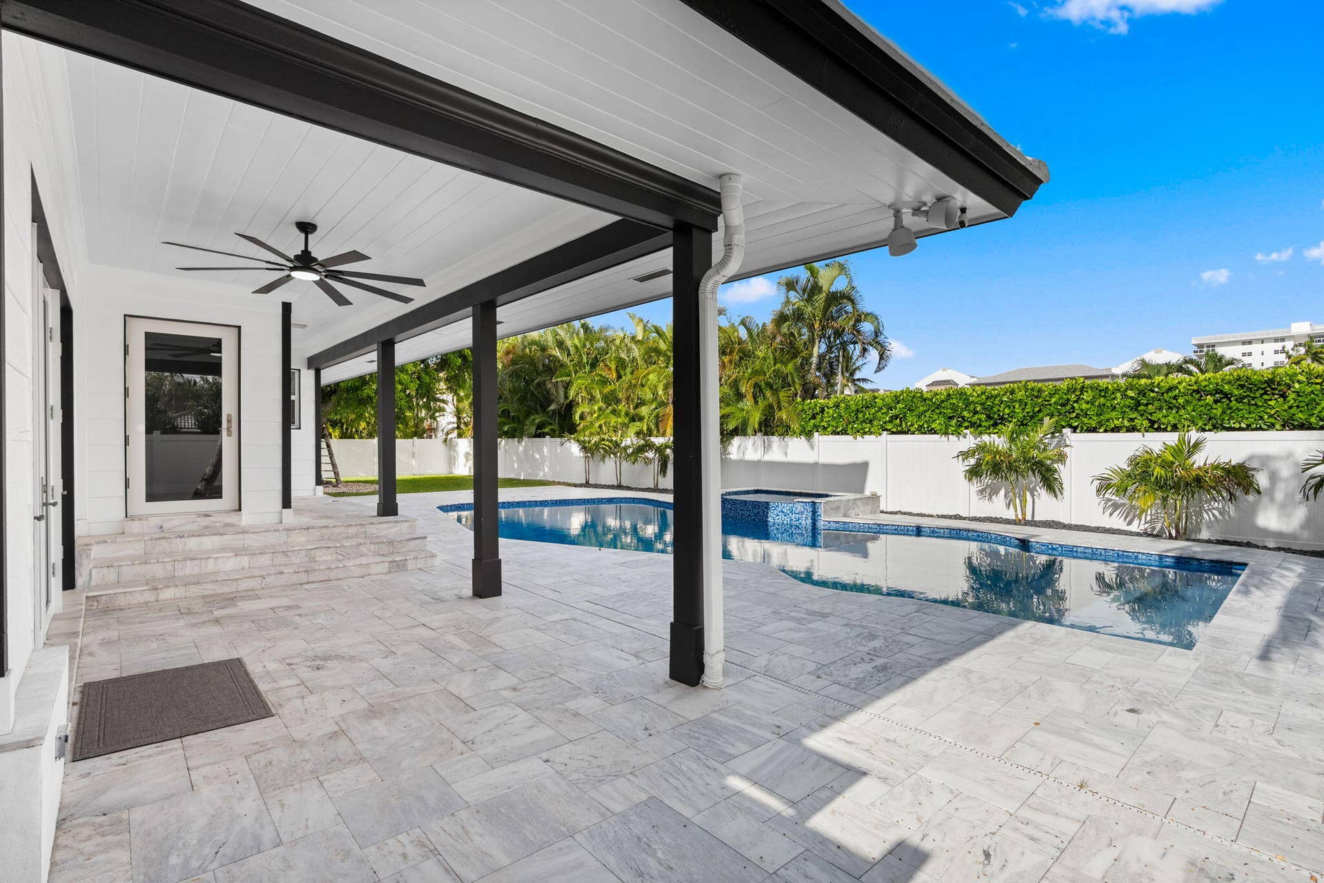 5100 NE 30TH Terrace, Lighthouse Point, FL 33064 patio area