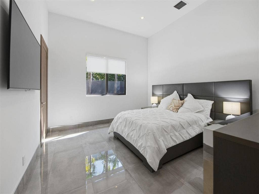 2213 NE 37TH Drive, Fort Lauderdale, FL 33308 bedroom 2