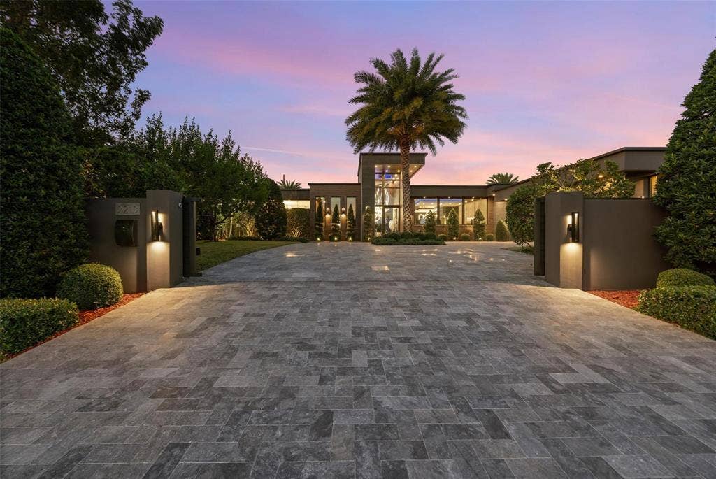 2213 NE 37TH Drive, Fort Lauderdale, FL 33308 Private, fully gated residence