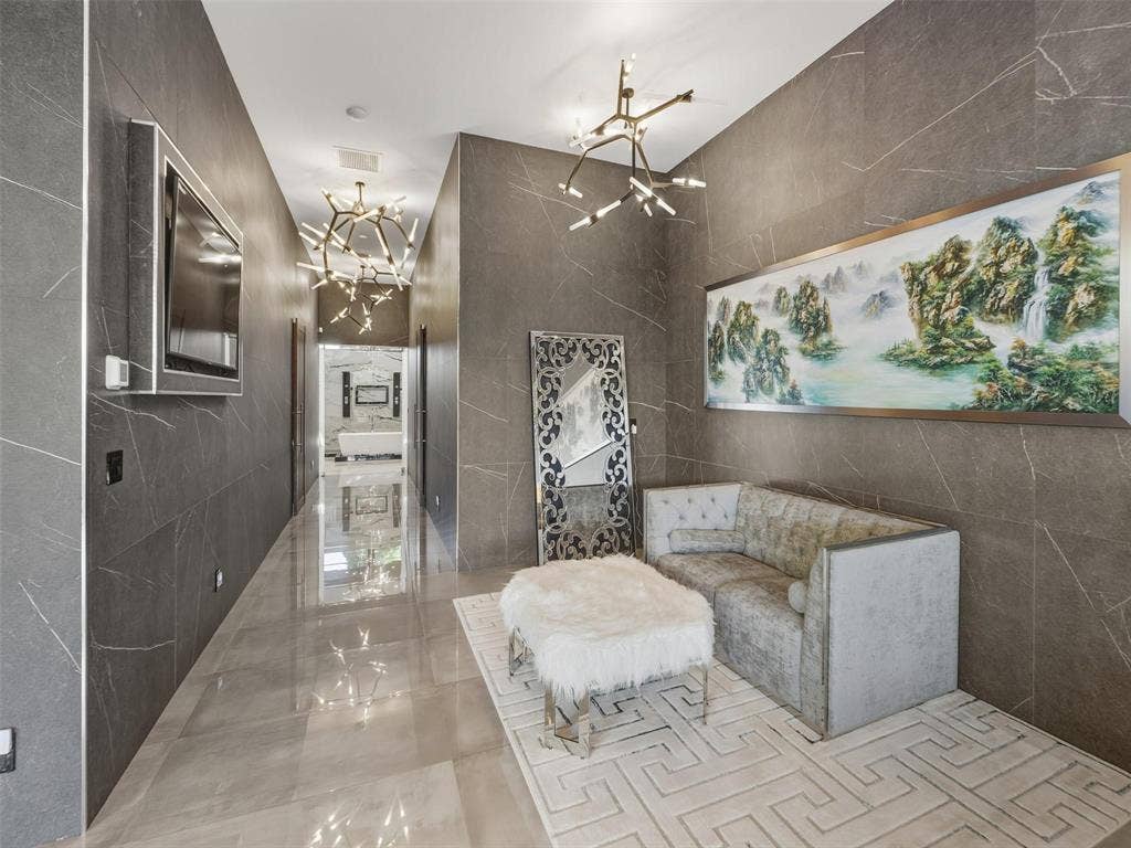 2213 NE 37TH Drive, Fort Lauderdale, FL 33308 bedroom sitting