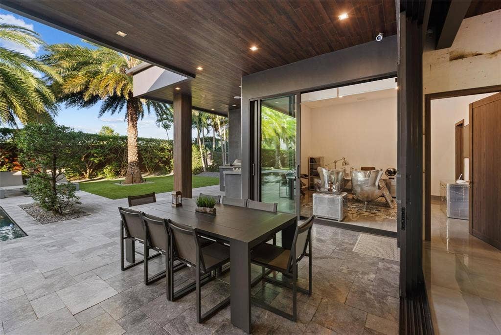 2213 NE 37TH Drive, Fort Lauderdale, FL 33308 yard and in sliding door
