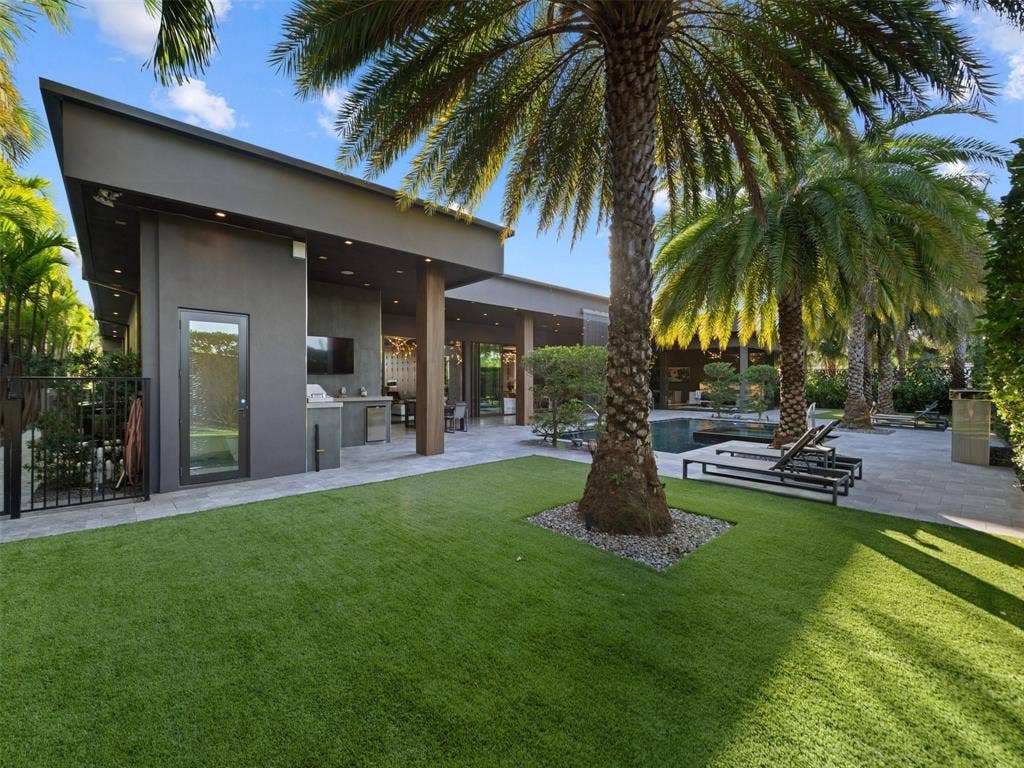 2213 NE 37TH Drive, Fort Lauderdale, FL 33308 yard day 1