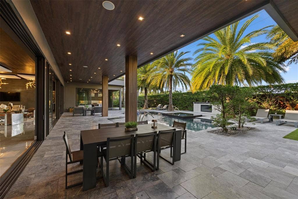 2213 NE 37TH Drive, Fort Lauderdale, FL 33308 all yard and pool