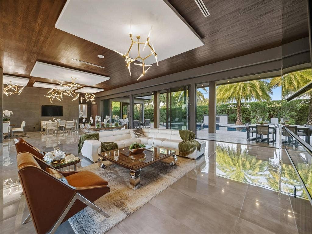 2213 NE 37TH Drive, Fort Lauderdale, FL 33308 family looking to pool