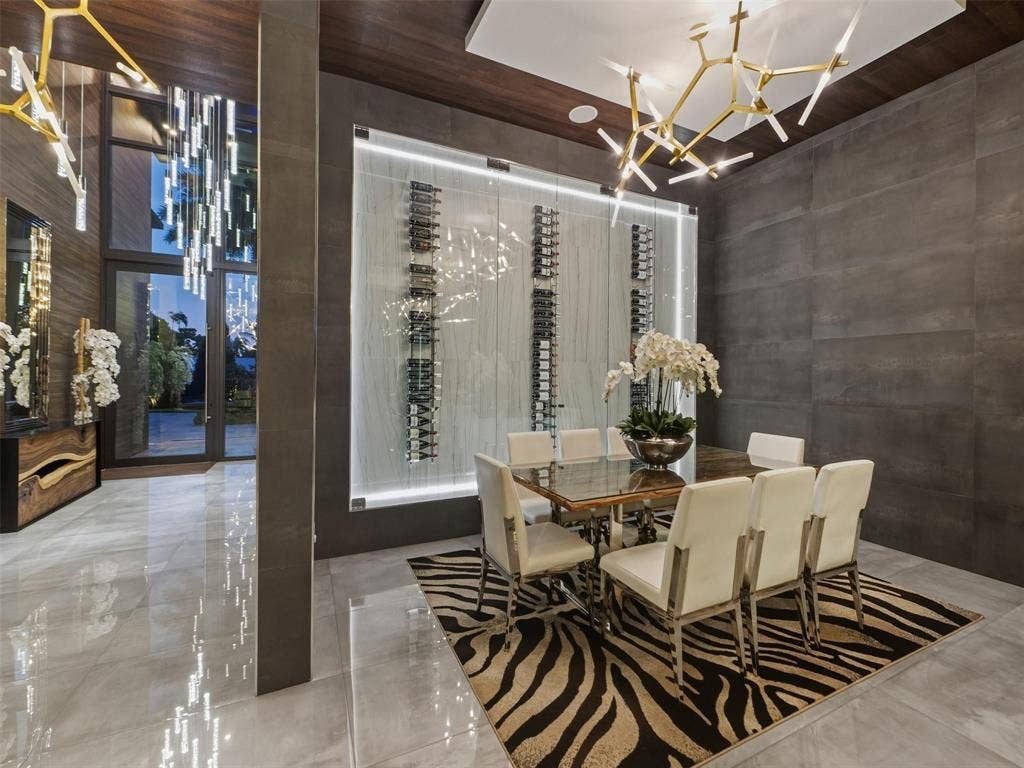 2213 NE 37TH Drive, Fort Lauderdale, FL 33308 wall wine dining