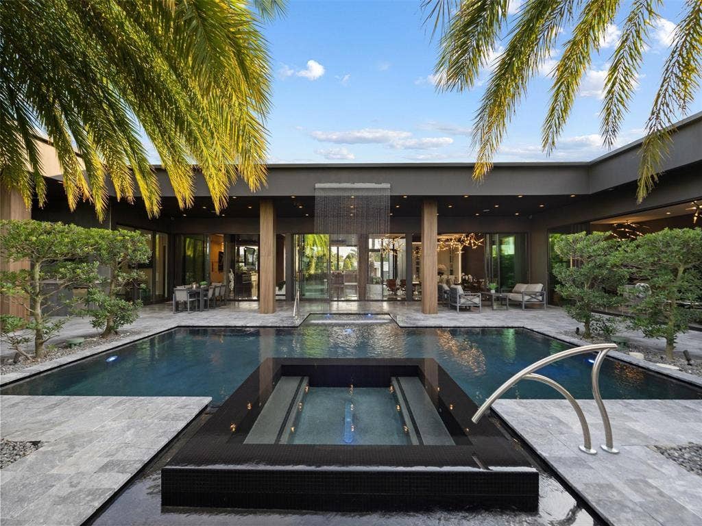 2213 NE 37TH Drive, Fort Lauderdale, FL 33308 waterfall day
