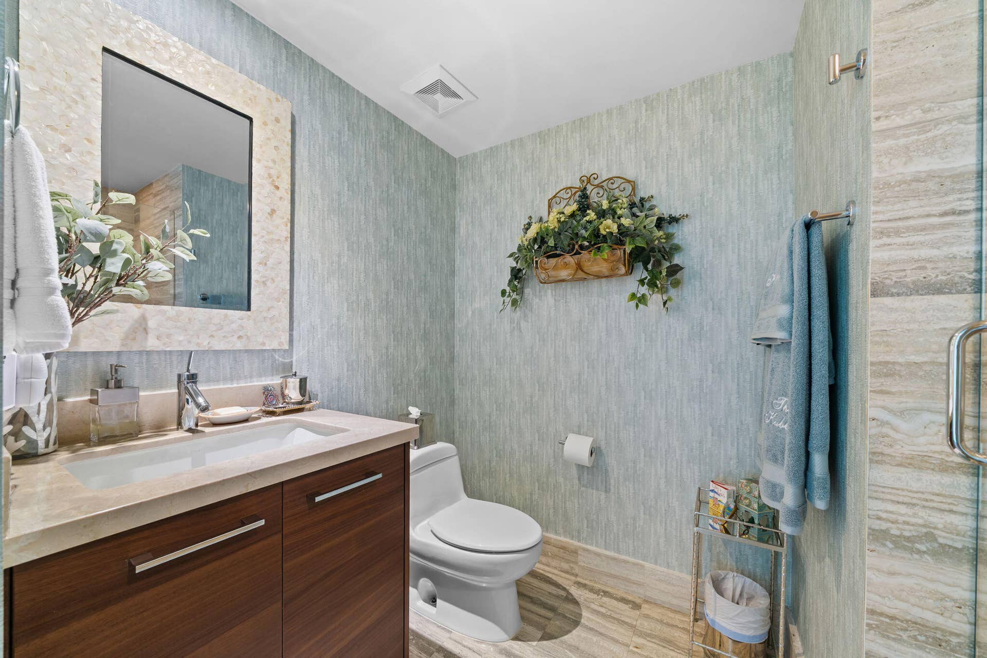 101 S FORT LAUDERDALE BEACH Boulevard, #2303, Fort Lauderdale, FL 33316 25-web-or-mls-A7R01719 copy