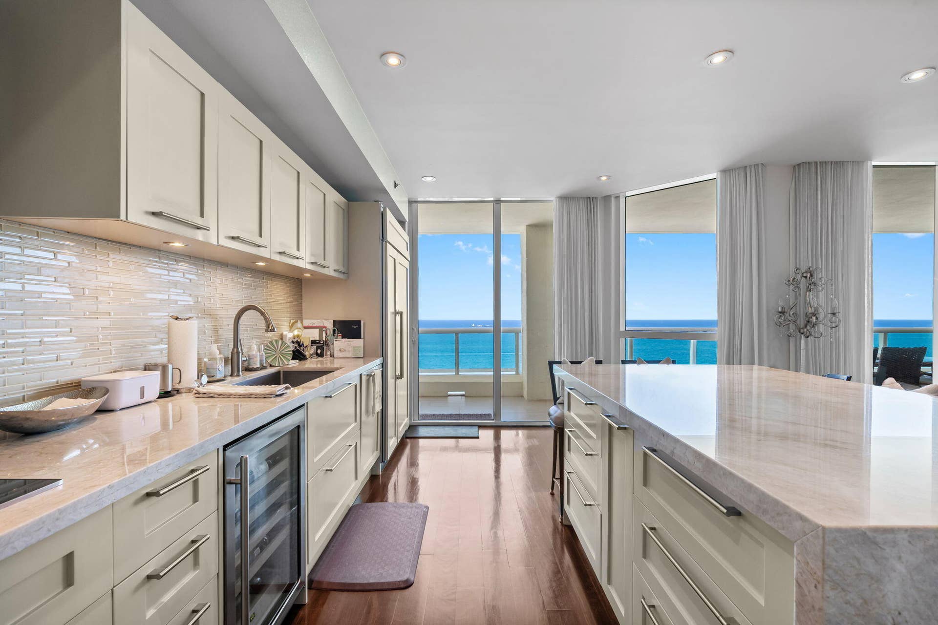 101 S FORT LAUDERDALE BEACH Boulevard, #2303, Fort Lauderdale, FL 33316 6-web-or-mls-A7R01565 copy