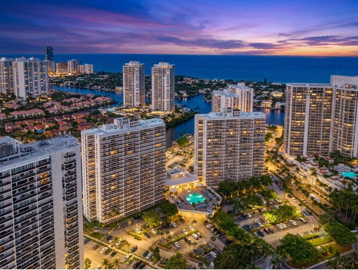 3701 N COUNTRY CLUB Drive, #404, Aventura, FL 33180 IMG_4371