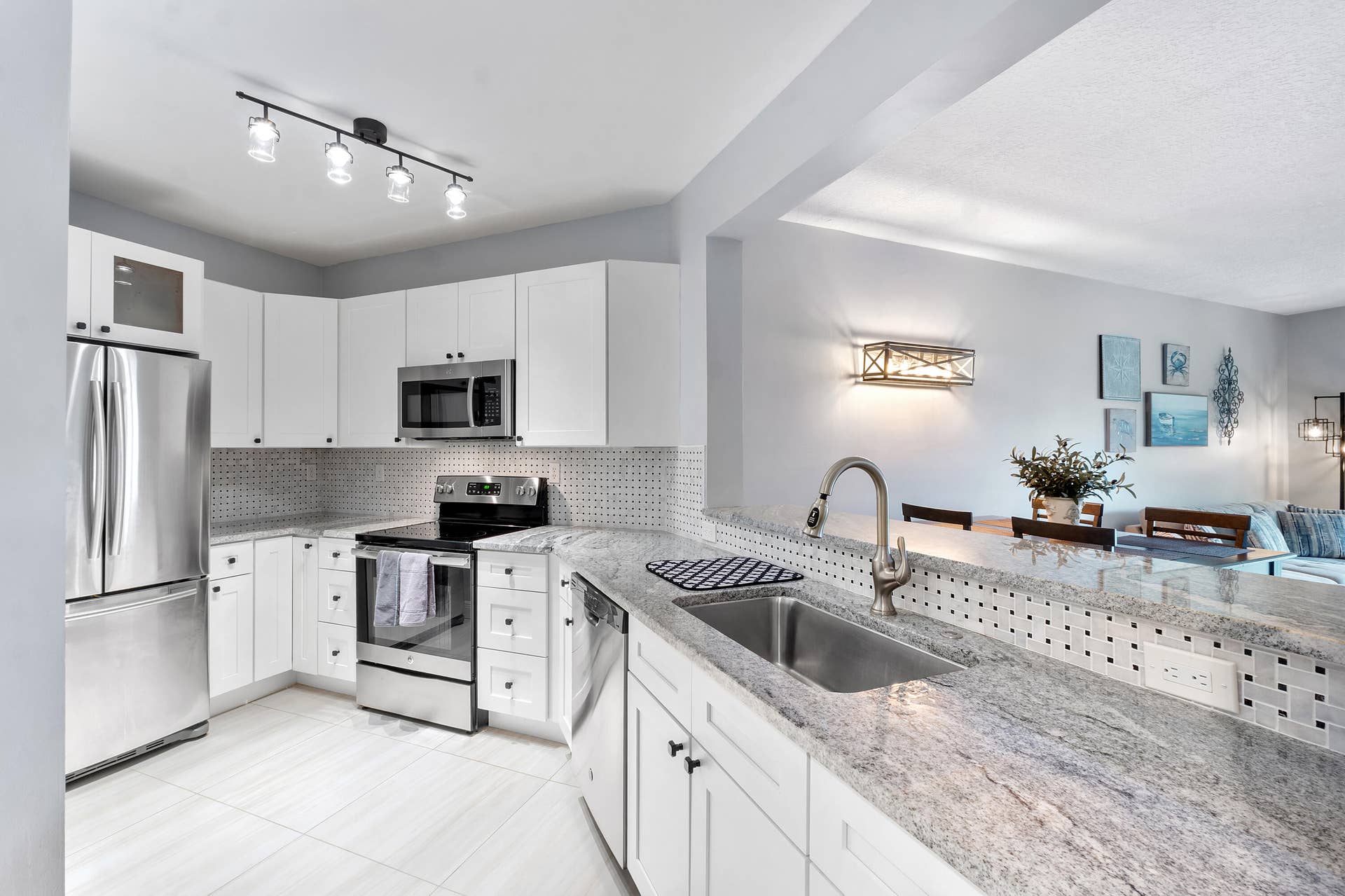 800 Uno Lago Drive, #204, Juno Beach, FL 33408 Kitchen