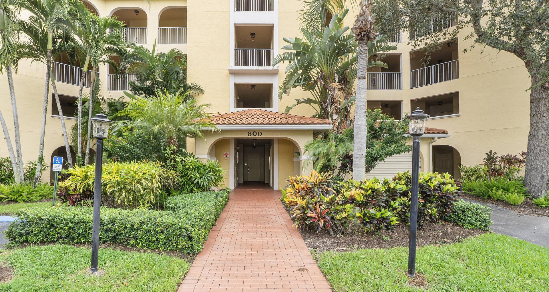 800 Uno Lago Drive, #204, Juno Beach, FL 33408 800 Building 3