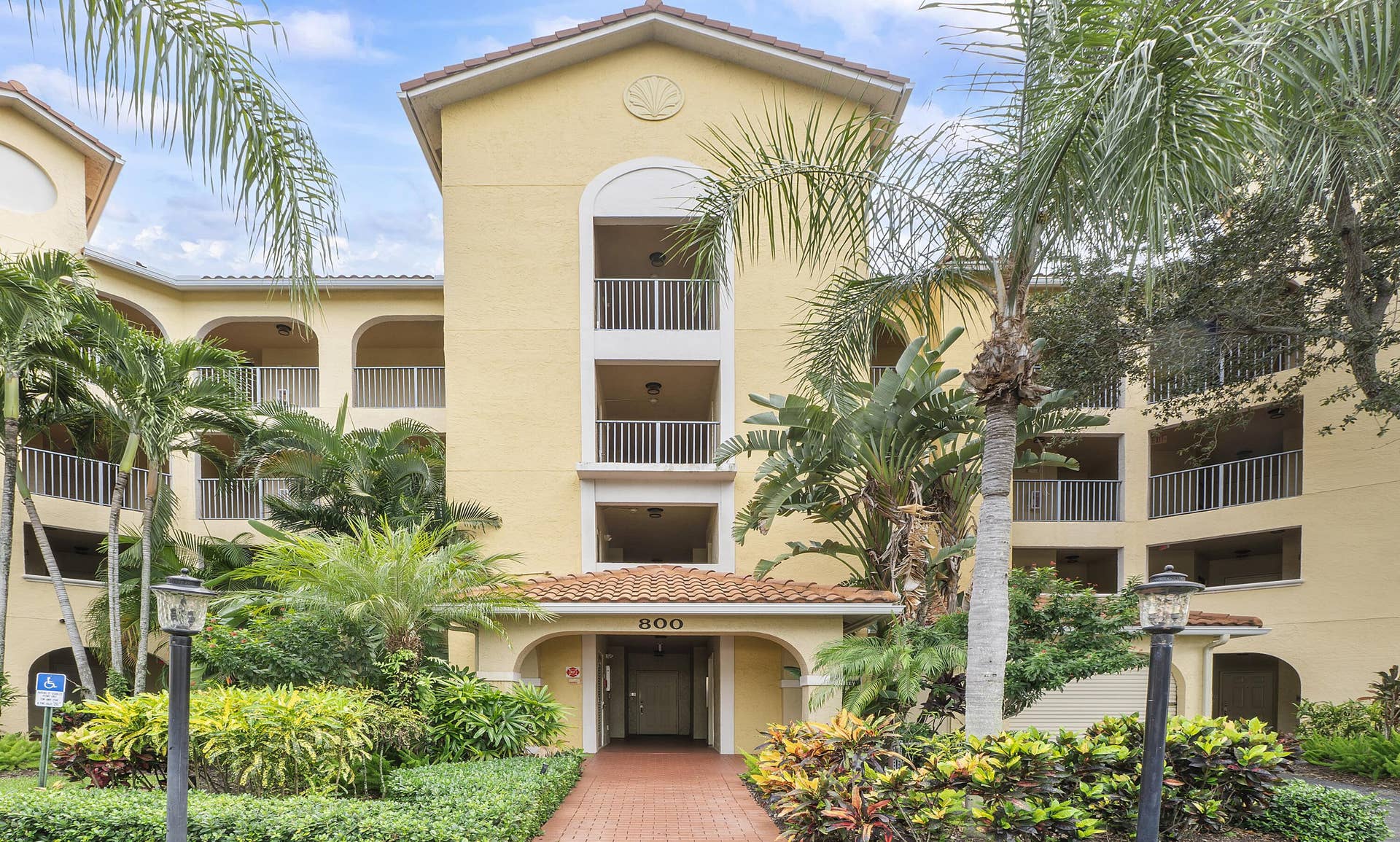 800 Uno Lago Drive, #204, Juno Beach, FL 33408 800 Building