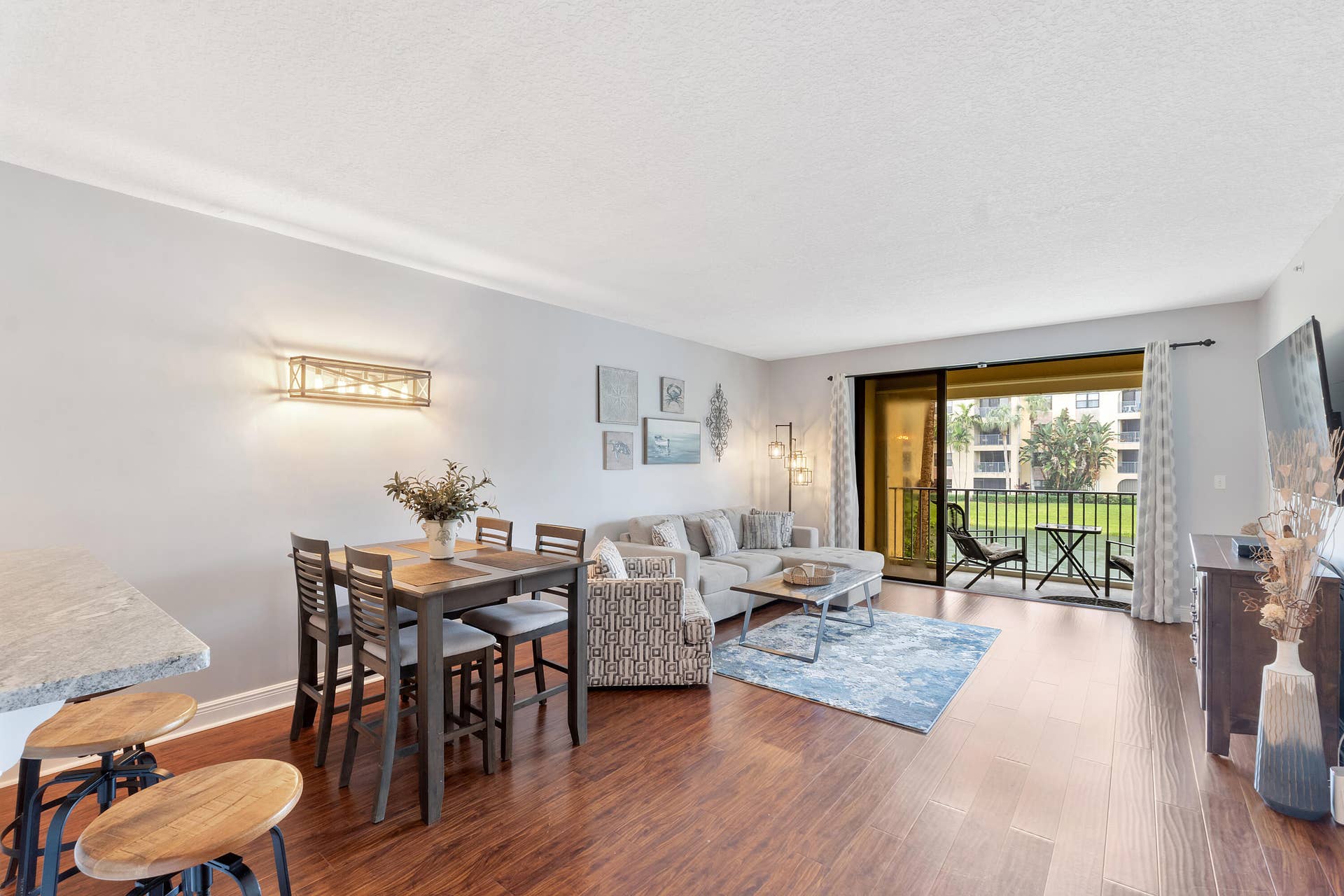 800 Uno Lago Drive, #204, Juno Beach, FL 33408 Living Rom 5
