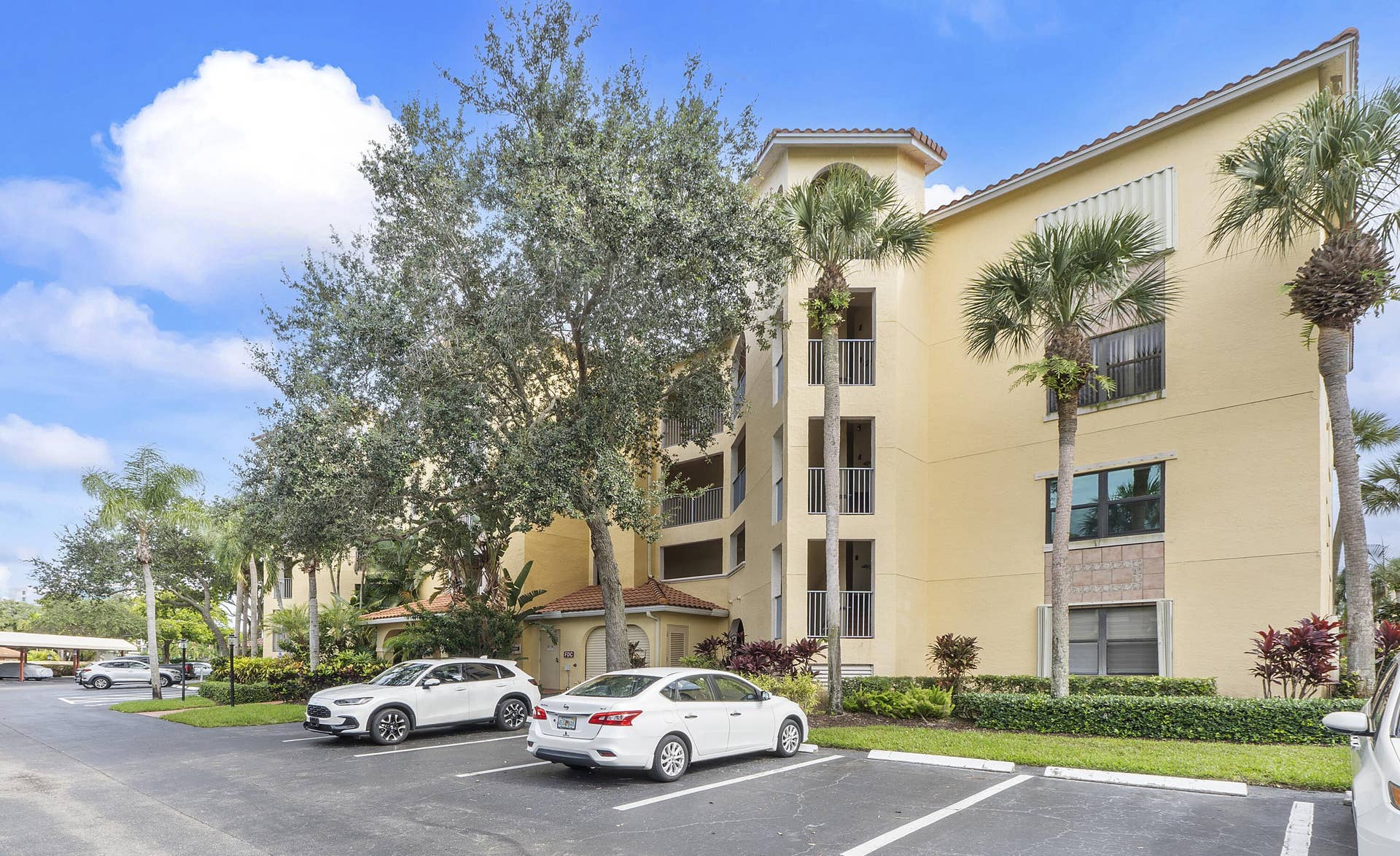 800 Uno Lago Drive, #204, Juno Beach, FL 33408 Parking 2
