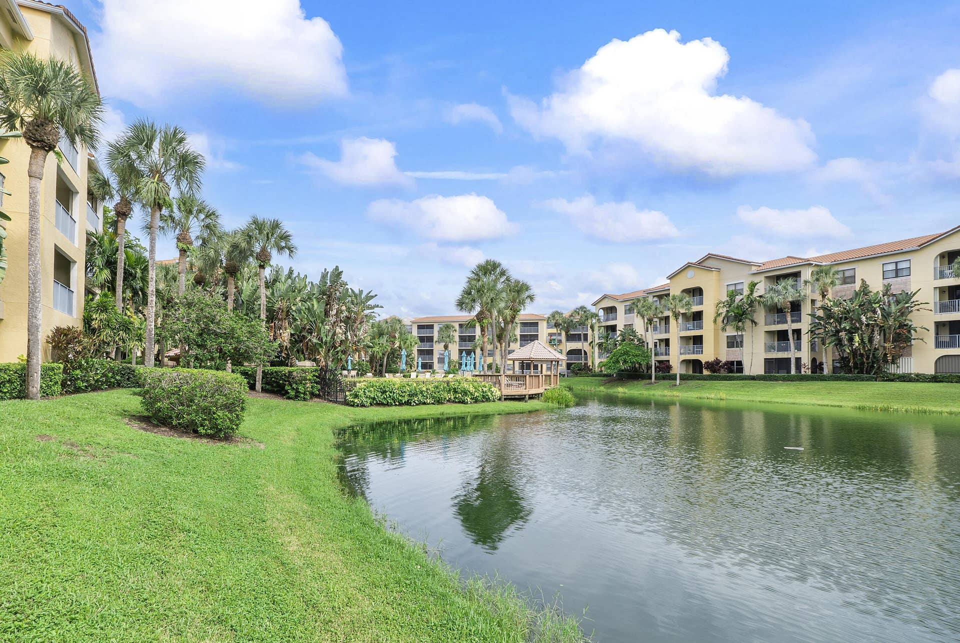 800 Uno Lago Drive, #204, Juno Beach, FL 33408 Lake