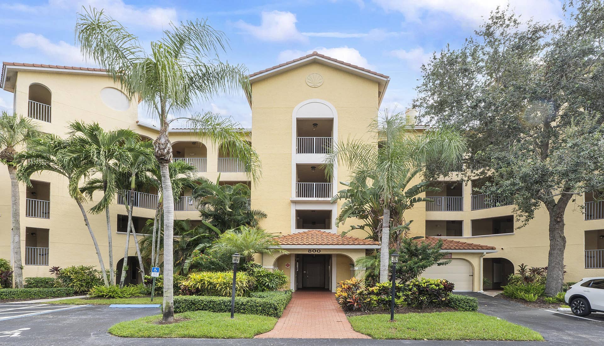800 Uno Lago Drive, #204, Juno Beach, FL 33408 800 Building 2