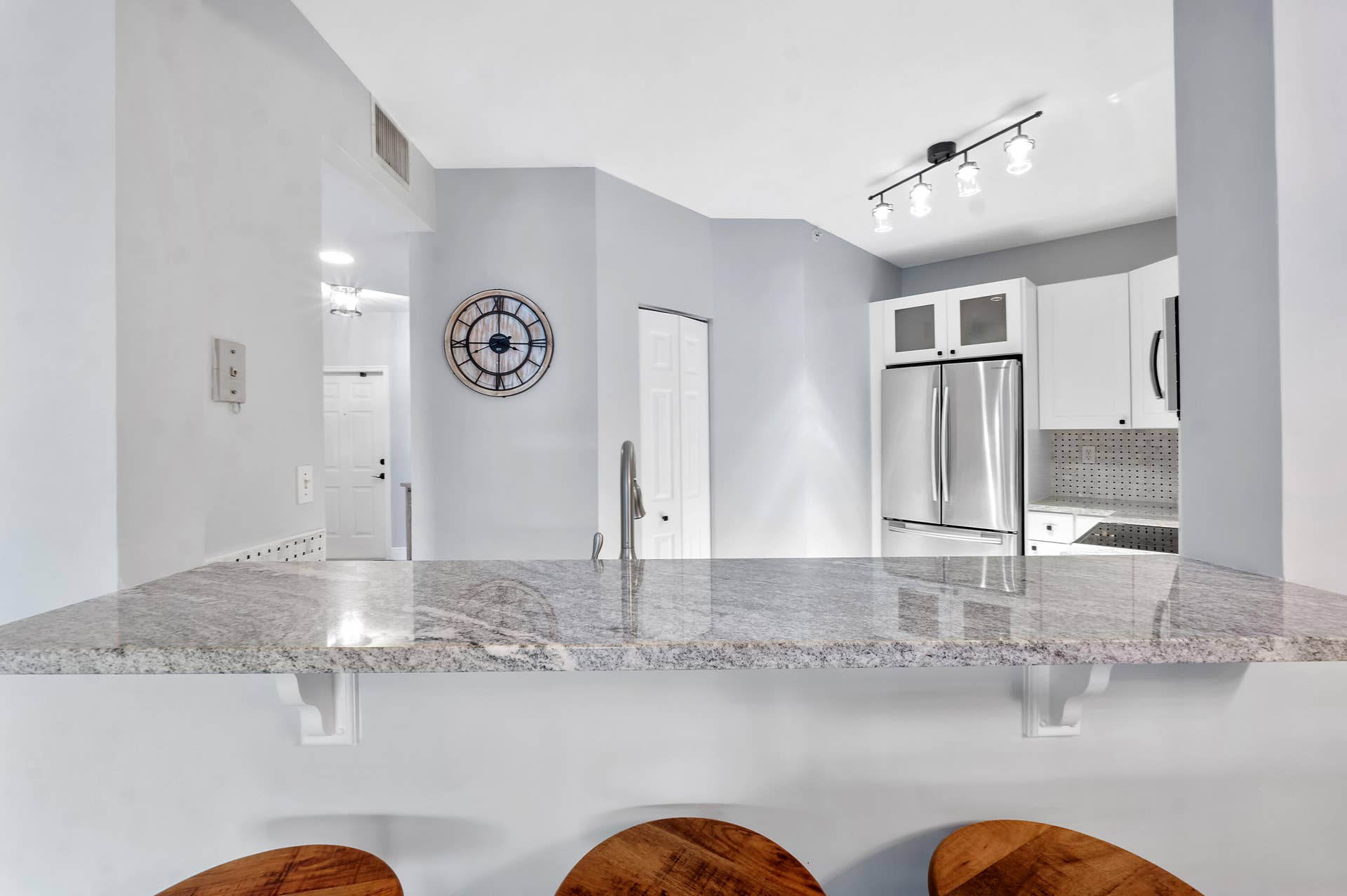 800 Uno Lago Drive, #204, Juno Beach, FL 33408 Kitchen 3