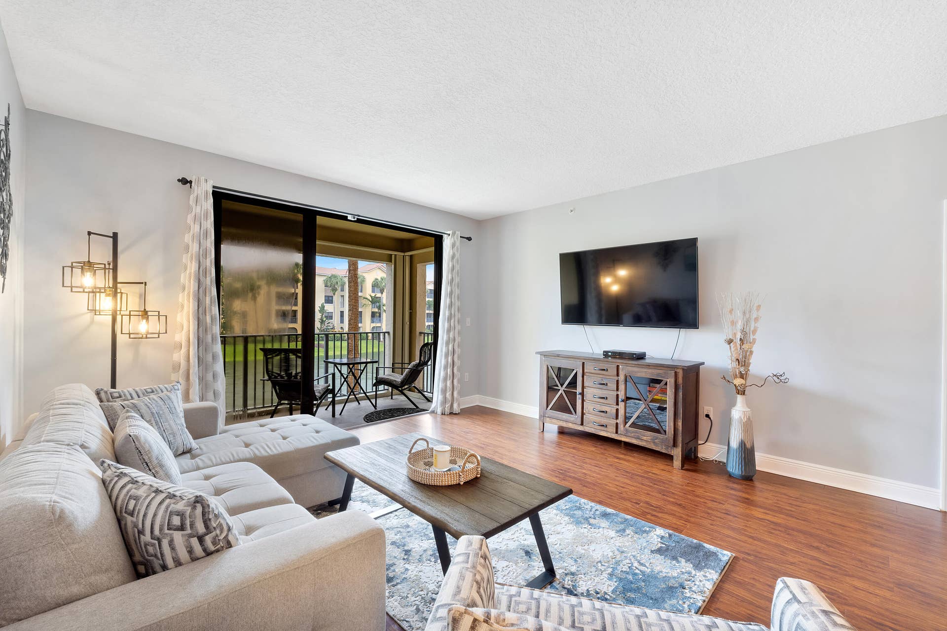 800 Uno Lago Drive, #204, Juno Beach, FL 33408 Living Room 3
