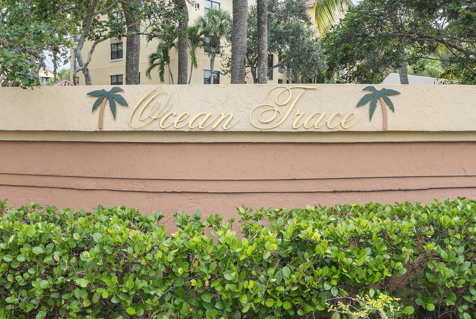 800 Uno Lago Drive, #204, Juno Beach, FL 33408 Entrance