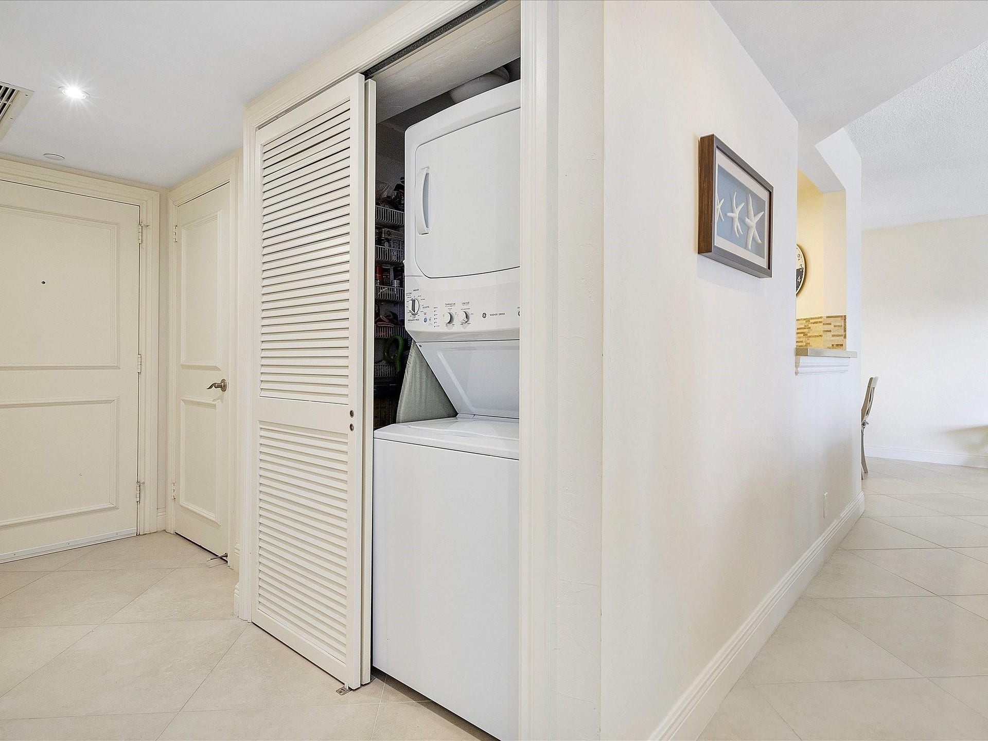 4010 Galt Ocean Drive, #1110, Fort Lauderdale, FL 33308 Washer Dryer